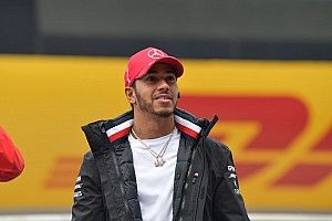 Hamilton é único da história no nível de Senna, diz Berger