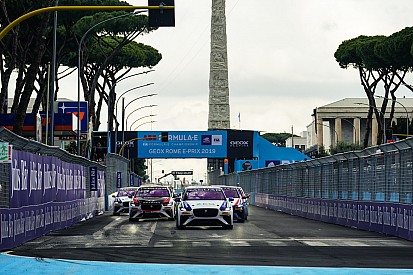 Beltoise w VIP-owskim Jaguarze