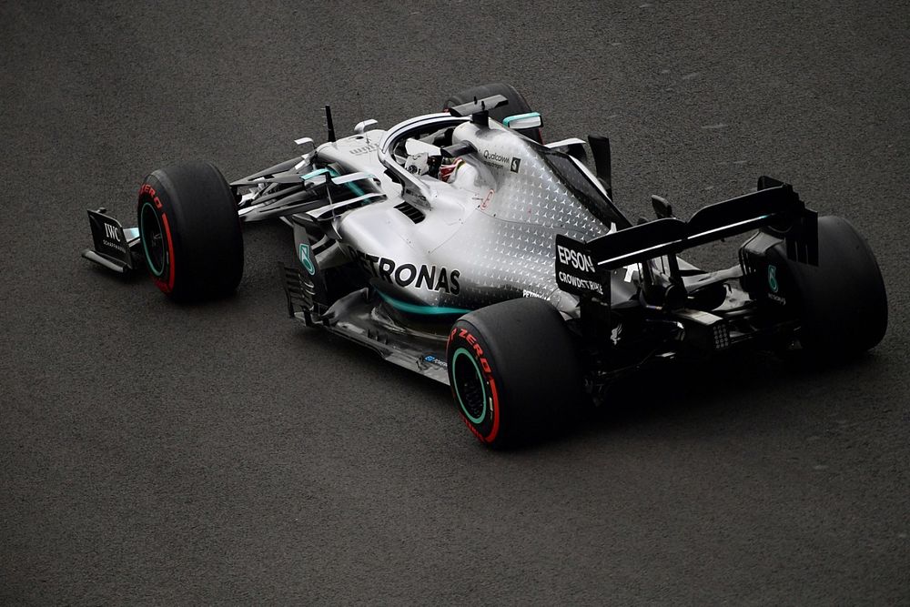 Hamilton: Con estos neumáticos podríamos ir a 4 paradas