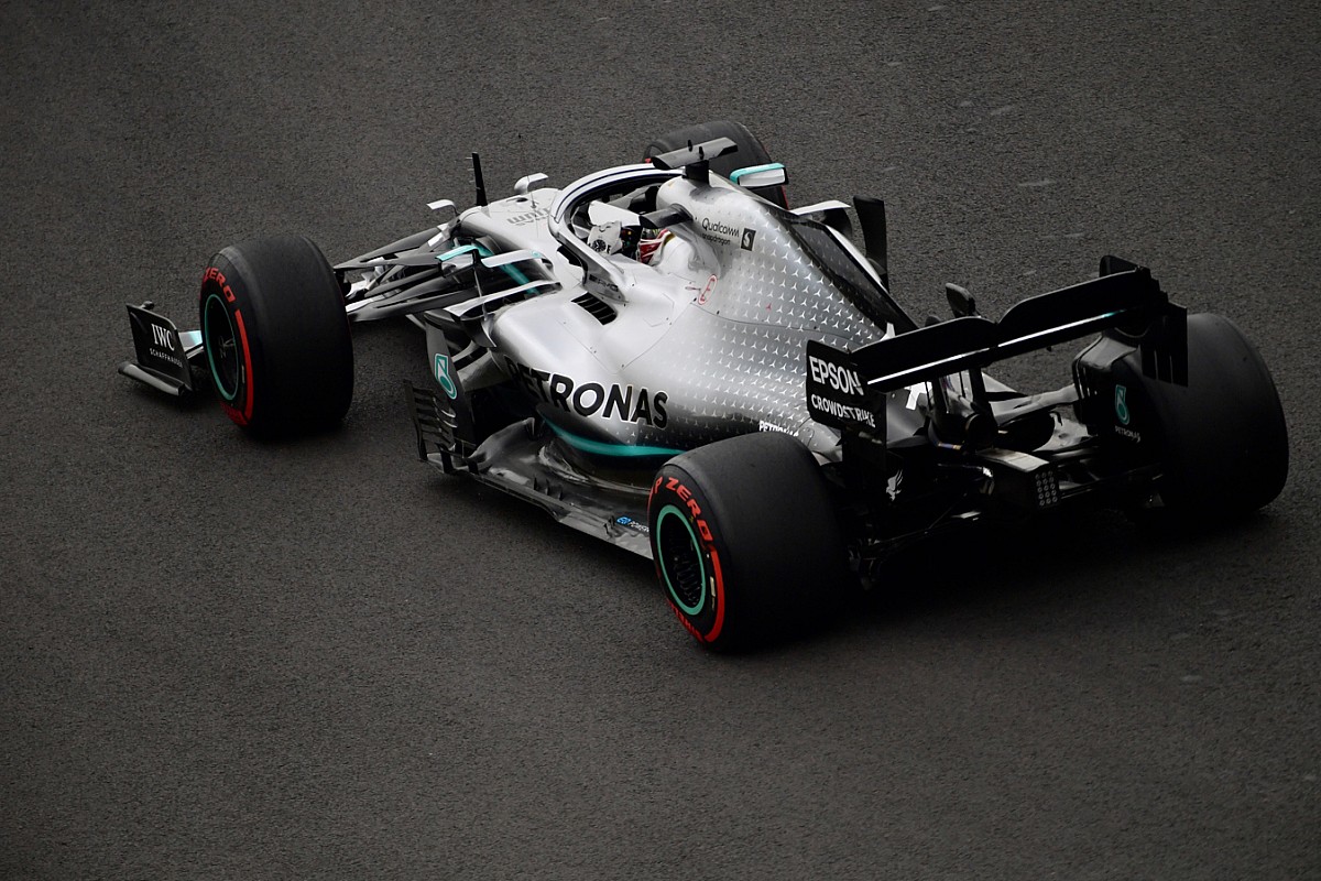 Hamilton: Con estos neumáticos podríamos ir a 4 paradas