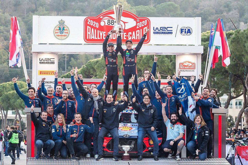 WRC | I piloti Hyundai ad Adamo: "Per noi ci sei sempre stato"