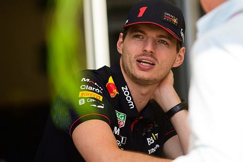 Verstappen llegar&aacute; tarde a Arabia Saudita por un virus