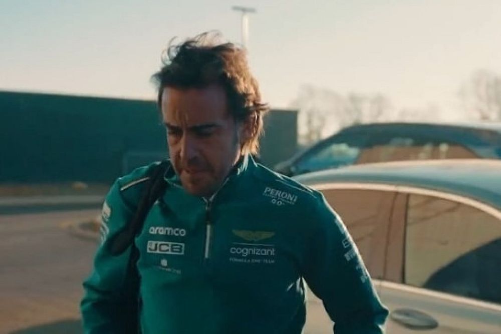 Alonso, Aston Martin F1 fabrikasına ilk ziyaretini yaptı