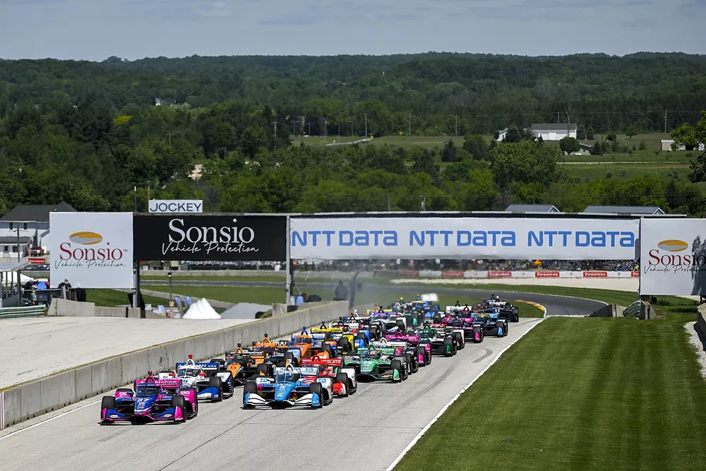 Alexander Rossi, Andretti Autosport Honda, start, Josef Newgarden, Team Penske Chevrolet, Patricio O'Ward, Arrow McLaren SP Chevrolet