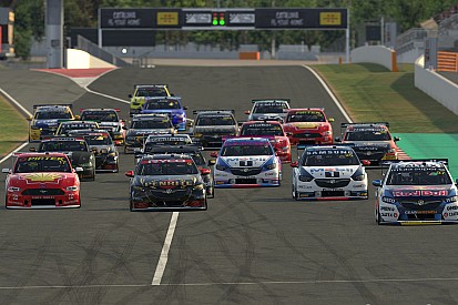 Női versenyző a Supercars All Stars Eseriesben