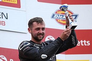 Piloto de Superbike britânico Ben Godfrey morre após acidente em Donington Park