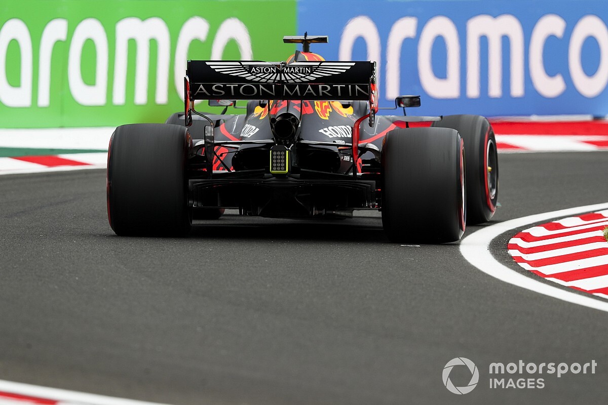 Verstappen nagy vereséget mért Albonra a magyar időmérőn, de csak 7. lett