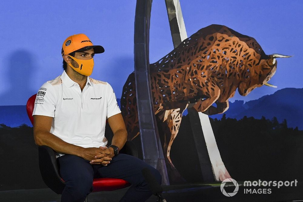 Carlos Sainz Jr., McLaren en la conferencia de prensa 