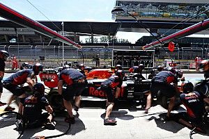 Albon Verstappenről: „A világ egyik legjobb versenyzőjétől tanulhatok”