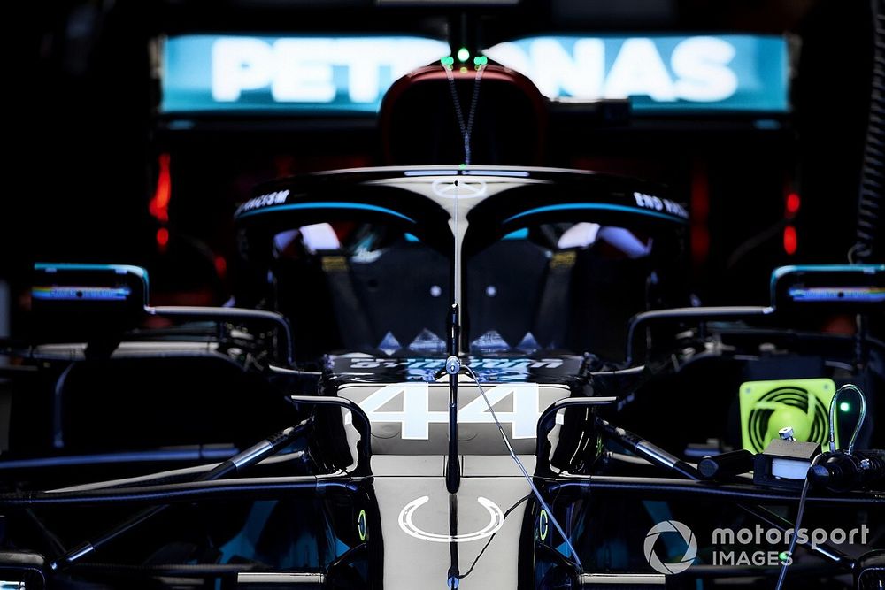 Hamilton jó napot zárt, de a Red Bullok is közel