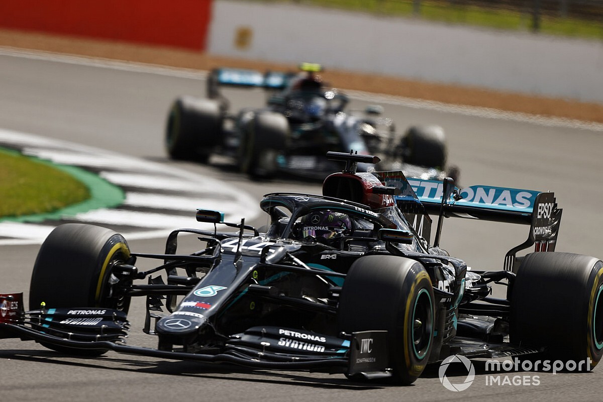 PÓDIO: O insano final do GP da Grã-Bretanha com comentários de Cacá Bueno e Rico Penteado