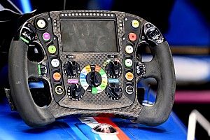 Da madeira ao carbono: saiba como o volante da F1 evoluiu desde os anos 1950