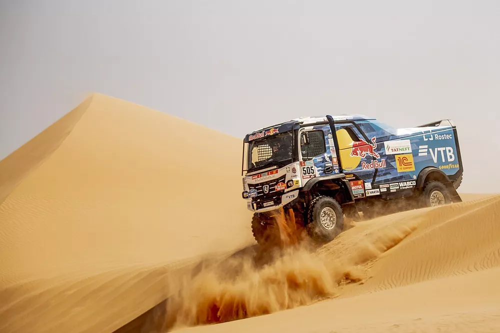 #505 Kamaz - Master: Eduard Nikolaev, Evgenii Iakovlev, Vladimir Rybakov