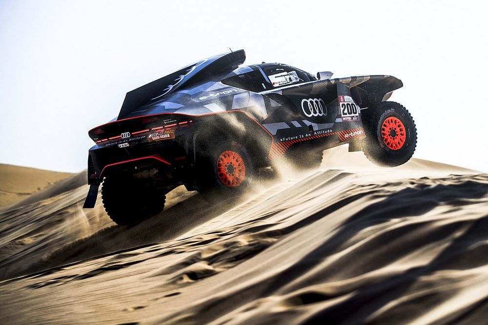 Dakar 2022: Stephane Peterhansel Beri Kemenangan Perdana untuk Audi