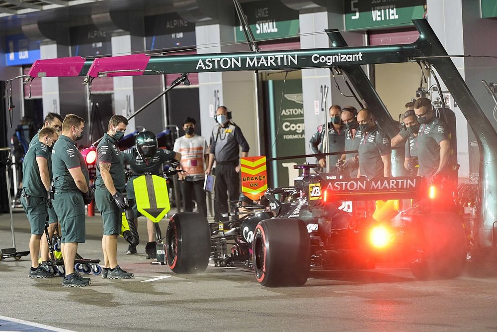 Tűz ütött ki az éjszaka az Aston Martin gyárában