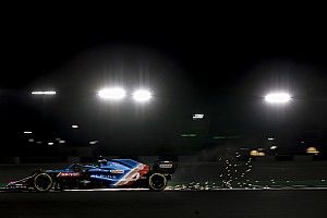 Alonso, feliz con un Alpine que va "fantástico" en Qatar