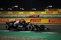 Bottas lidera la práctica nocturna en Qatar, Pérez en top 10 