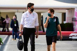 Vettel, Hamilton'ın emekli olması halinde Mercedes için bir seçenek olabilir mi?
