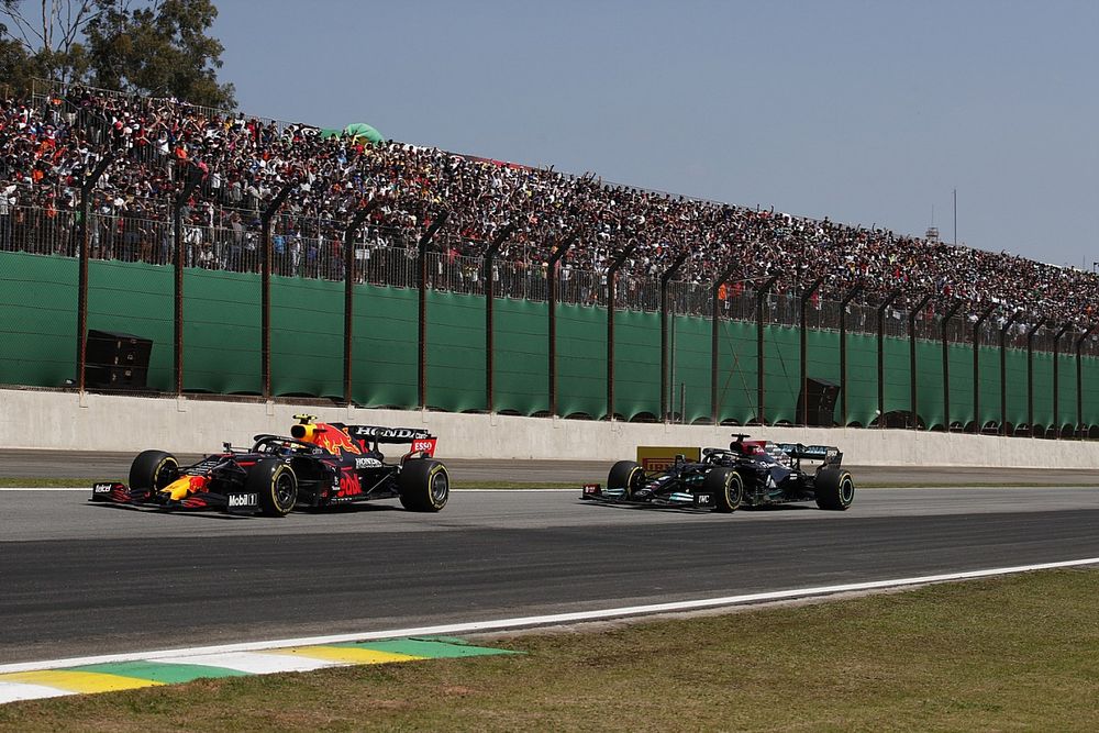 Sergio Perez: Kecepatan Lewis Hamilton seperti Datang dari Planet Lain