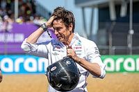 Wolff: De Vries podría haber sido opción para Red Bull ante Checo Pérez