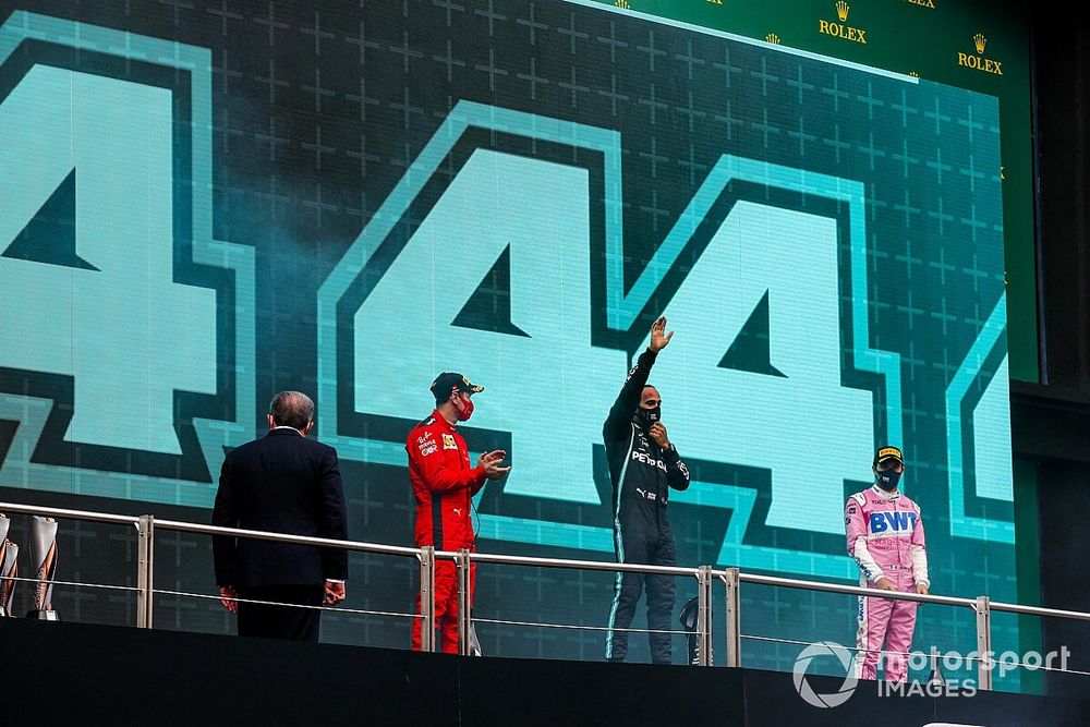 Podio: ganador y campeón del mundo Lewis Hamilton, Mercedes-AMG F1, segundo lugar Sergio Pérez, Racing Point, y tercer lugar Sebastián Vettel, Ferrari