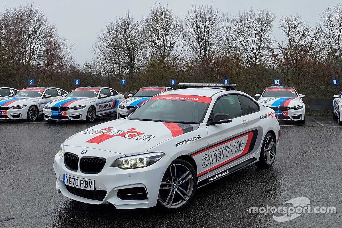 Twee safety cars gestolen van circuit in Engeland