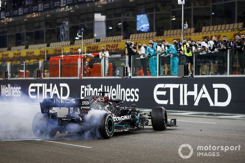 Hamilton: én is azt csinálom, amit Michael a Ferrarinál tett