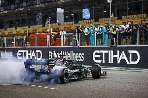 Hamilton: én is azt csinálom, amit Michael a Ferrarinál tett