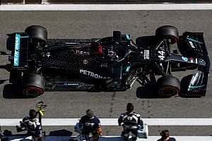 A Mercedes beszélt arról, miért kellett Hamiltonnak akarata ellenére korán kiállnia