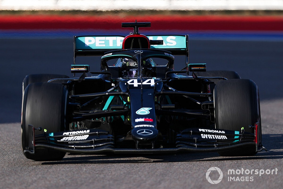 Változás: Hamilton mégsem kap két büntetőpontot, a Mercedes viszont fizethet