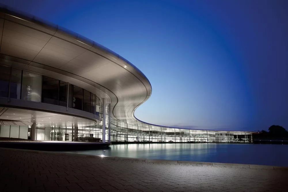 Le McLaren Technology Centre de Woking