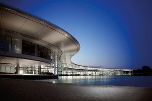 McLaren продаст базу за 240 млн долларов