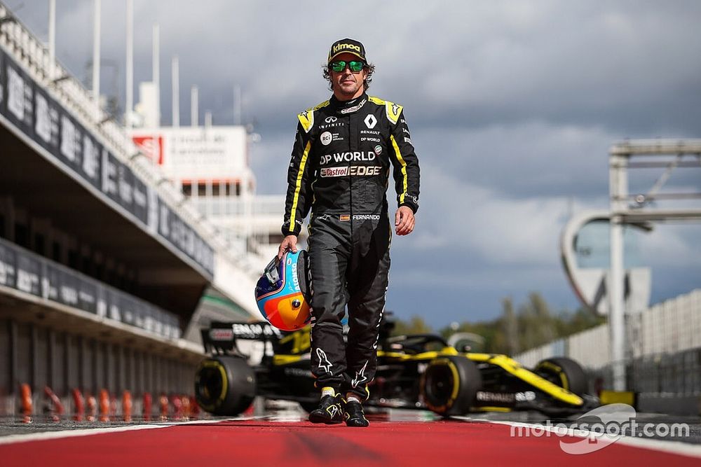 アロンソ、久々F1ドライブで”マシンに圧倒”される「鍛え直す必要があるね!」
