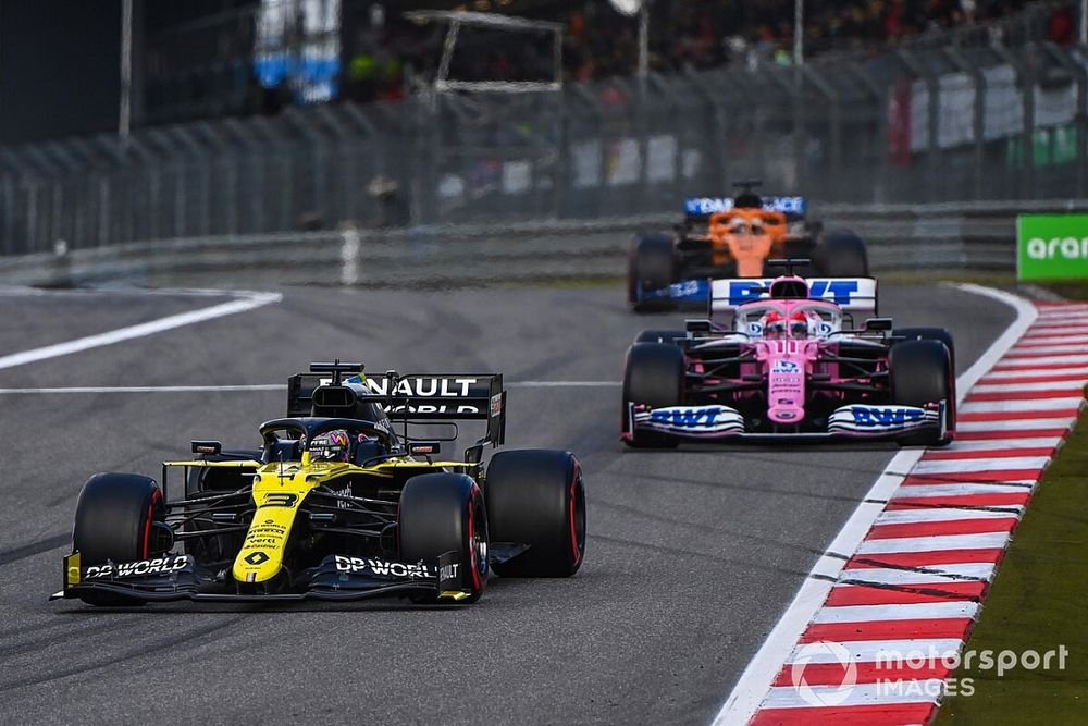 Daniel Ricciardo, Renault F1 Team R.S.20, Sergio Perez, Racing Point RP20, e Carlos Sainz Jr., McLaren MCL35