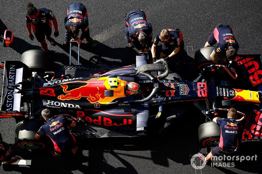 Alex Albon, Red Bull Racing RB16, in the pits during Qualifying