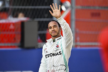 Hamilton uitzinnig na negende seizoenszege in Rusland