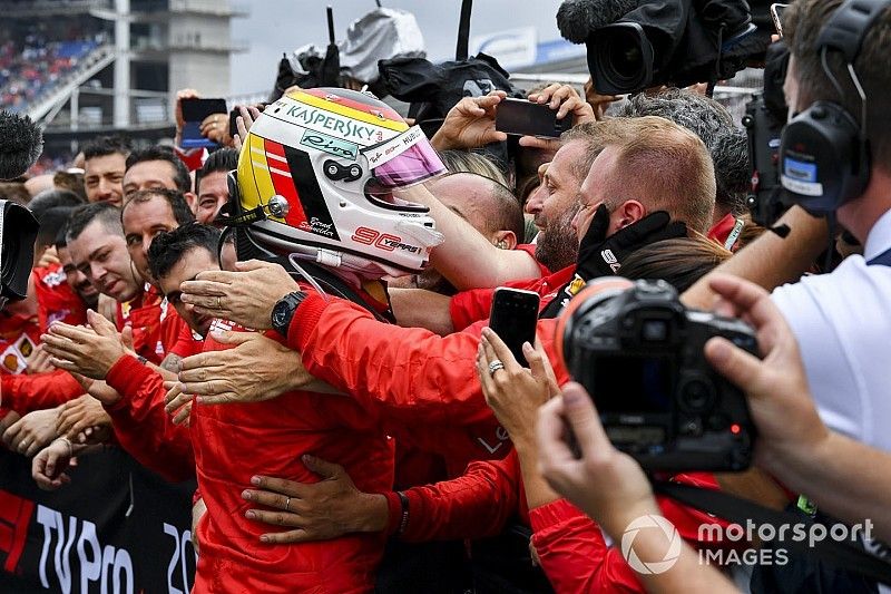 Sebastian Vettel, Ferrari celebra con su equipo