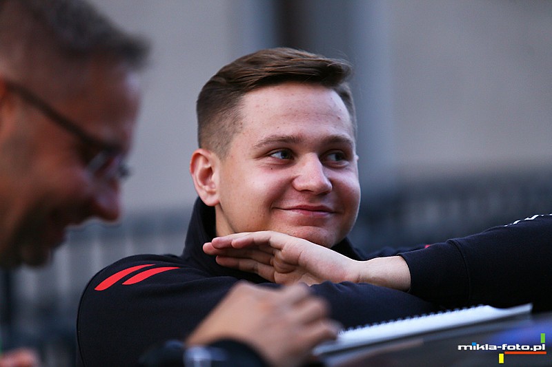 Greguła zaczyna od Memoriału