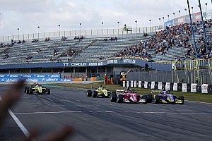 Assen W Series: Şampiyona dışı yarışı Gilkes kazandı