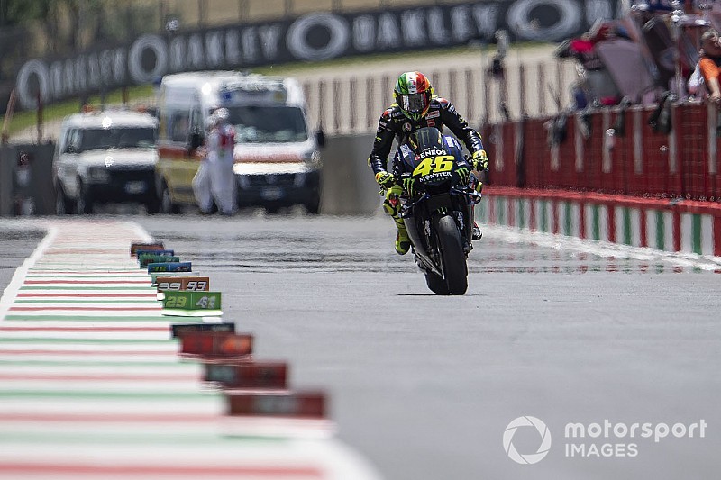 Rossi avisa a Yamaha: “Hay que encontrar el modo de hacer algo serio”
