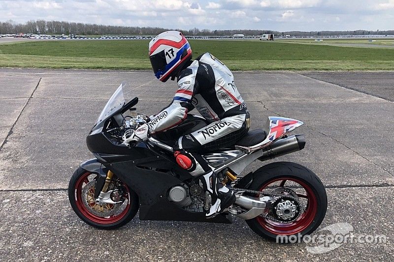 TT 2019, Norton: in pista la Superlight per preparare l'assalto alla Lightweight
