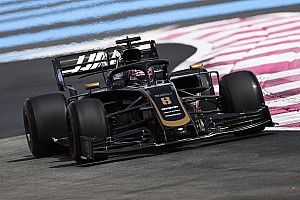 Пилоты Haas поделились противоположными ощущениями от своего болида