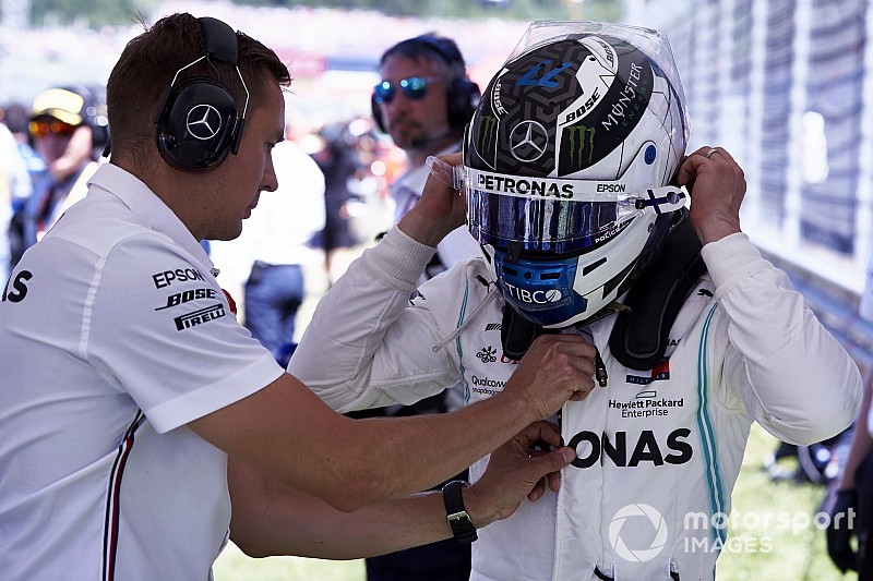 Bottas gumigyilkolása Hamilton világbajnok Mercedesével (videó)