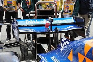 McLaren: due ali posteriori diverse, una ha un flap mobile che è più basso