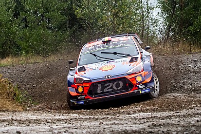 WRC, Rally del Cile, PS7: Neuville torna subito terzo. Meeke contro un albero!