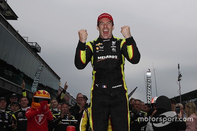 Race Winner Simon Pagenaud, Team Penske Chevrolet