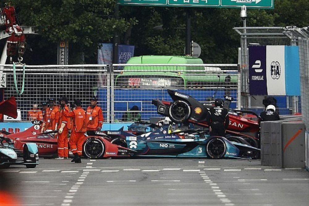 VIDEO: Cómo el Halo le "salvó" la vida en el ePrix de Seúl a De Vries