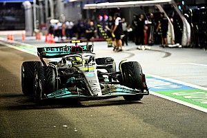 Update: Hamilton onbestraft voor neusknopje, Mercedes beboet