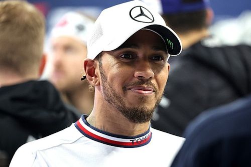 Hamilton asegura que "redise&ntilde;&oacute;" la forma de los volantes de F1 