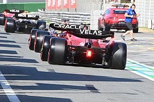 Sainz pleit opnieuw voor bredere pitlane: "Is aan de FIA en F1"
